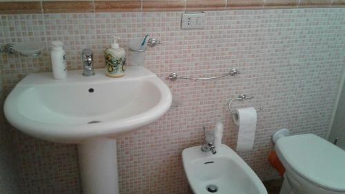 a bathroom with a sink and a toilet at Stella sul mare in San Leone