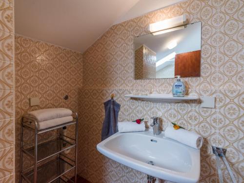 a bathroom with a sink and a mirror at Fewo Schanzenblick und Fewo am Kaiser in der FWA Oberaudorf in Oberaudorf