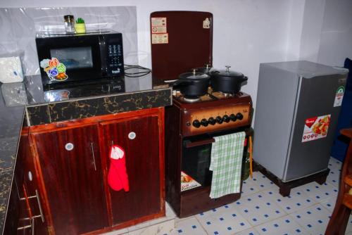 Η κουζίνα ή μικρή κουζίνα στο Mjhomes