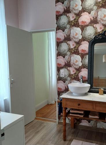 Kuvagallerian kuva majoituspaikasta Maison cocooning Année 30, joka sijaitsee kohteessa Riorges