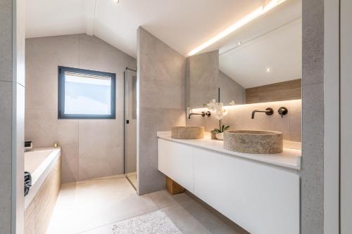 Koupelna v ubytování Villa del Sol - Villa contemporaine avec piscine spa - un écrin de détente au Pays Basque