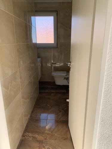 Un baño de Spacious Modern Villa