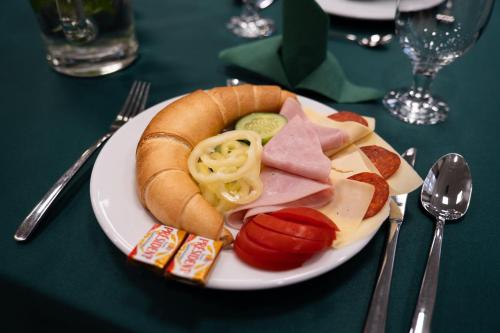 Makanan di atau berdekatan hotel