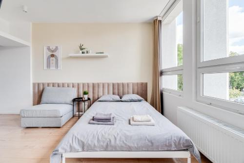 En eller flere senge i et værelse på COMFISTAY Katowicka 39 - Apartamenty premium