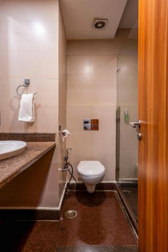 a bathroom with a toilet and a sink at Le Roi Jammu - Near Jammu Railway Station in Jammu