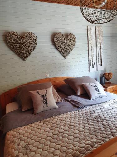a bedroom with a bed with hearts on the wall at Eifelraum-Relaxwohnung in Oberbettingen
