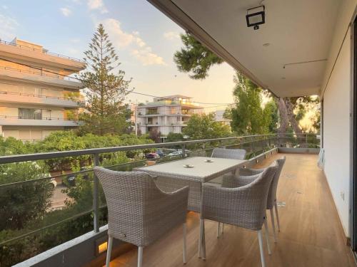 Luxurious & Spacious Flat in Glyfada Center