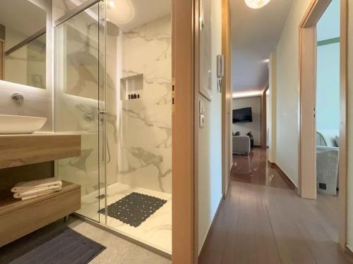 Luxurious & Spacious Flat in Glyfada Center