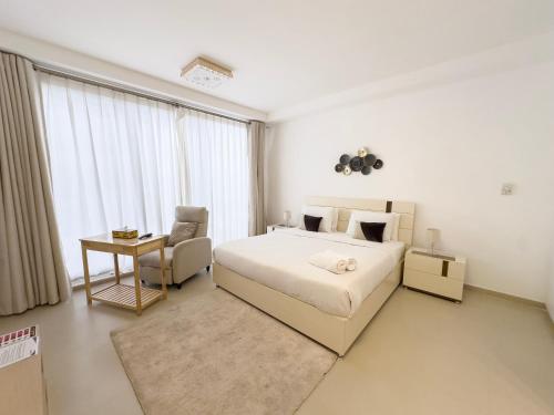 Postel nebo postele na pokoji v ubytování Comfortable Studio with Natural Light and Amenities