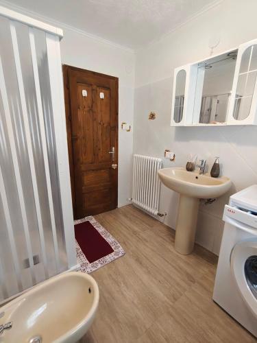 Koupelna v ubytování Albergo Diffuso Costauta