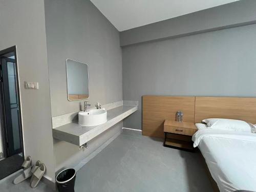 Una cama o camas en una habitación de NaNa hotel