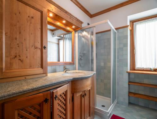 Ένα μπάνιο στο Verocai Charming Chalet R&R