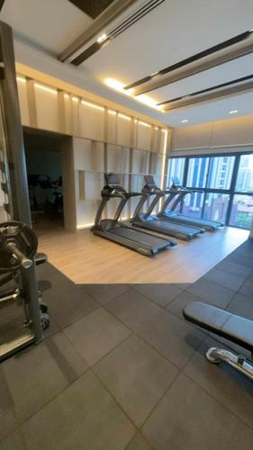 Pusat kecergasan dan/atau kemudahan kecergasan di Golden New Nest INN 金巢新旅居!!near THE Exchange TRX & Bukit Bintang & Pavilion & Suria KLCC!!Agile luxury suites