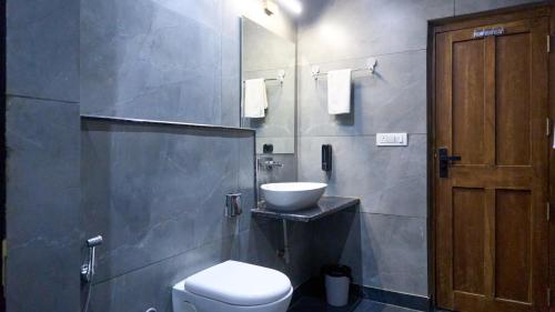 Ένα μπάνιο στο Hotel 36 Westinn Vikaspuri