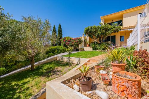 Retiro dos Calicos by Dreamplaces
