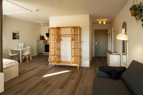 a living room with a couch and a table at Auenblick -Natur genießen, Leipzig erleben in Leipzig