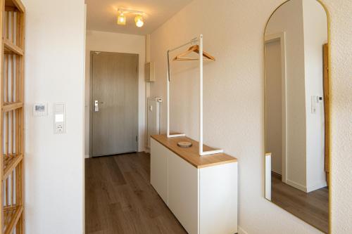 a dressing room with a mirror and a dressing table at Auenblick -Natur genießen, Leipzig erleben in Leipzig