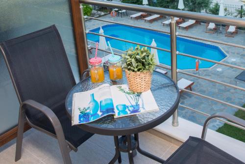 Φωτογραφία από το άλμπουμ του Luxury Sirens Fresh στον Λιμένα