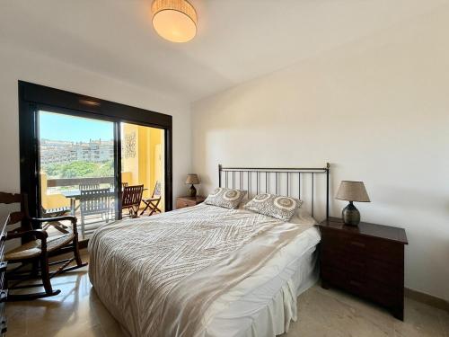 Sea View & Golf Frontline 2-Bedroom in Duquesa