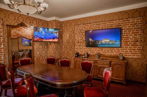 TV a/nebo společenská místnost v ubytování Hotel Zamek Gniew