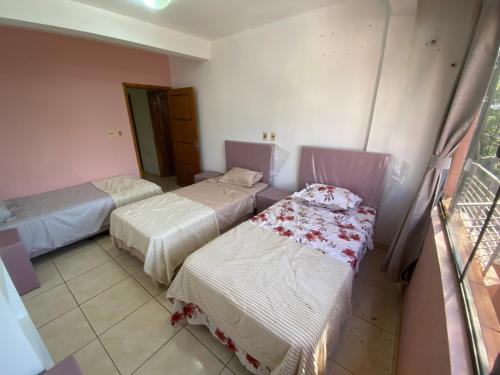 three beds in a room with a window at Departamento en alquiler in Cambyretá