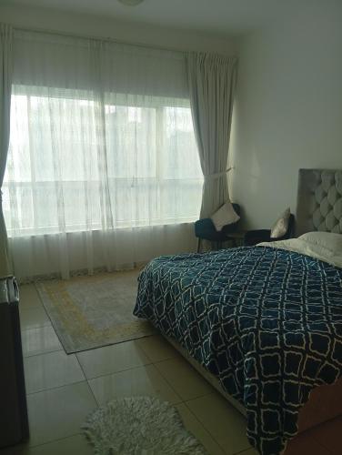 Ліжко або ліжка в номері Nice room inside sea view apartment