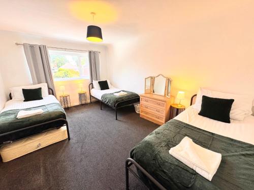 Ένα ή περισσότερα κρεβάτια σε δωμάτιο στο Central Modern Flat in Southampton, Sleeps 5, Free Off-Road Parking, Close to Hospital, Cruise terminal and Centre, Great for contractors, friends & families
