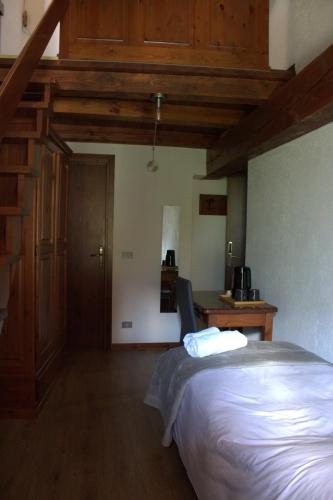 a bedroom with a bed and a desk in a room at Chalet Bellevue in Bardonecchia