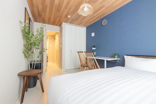 a bedroom with a bed and a table and a desk at ぷふかTK東向島1F -1min to Higashi Mukojima Sta 1F Cozy Stay Near Skytree Asakusa in Tokyo