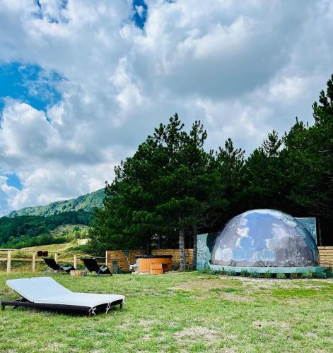 a large dome tent in a field with a mattress at Bubble Room Experience in Casteldelci