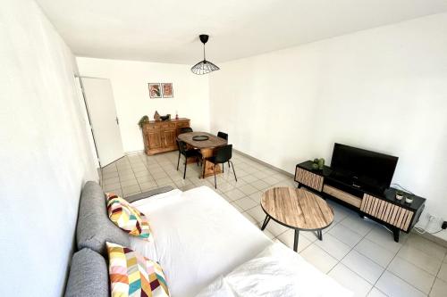 Apartment - Close to Tramway