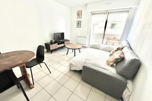 Apartment - Close to Tramway