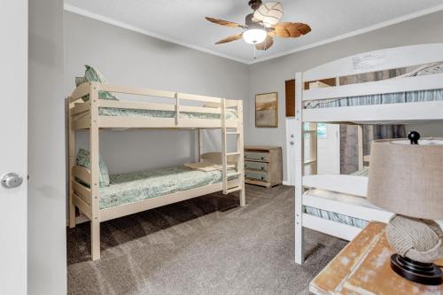 Postel nebo postele na pokoji v ubytování Pet Friendly Group Getaway with Grill and Deck