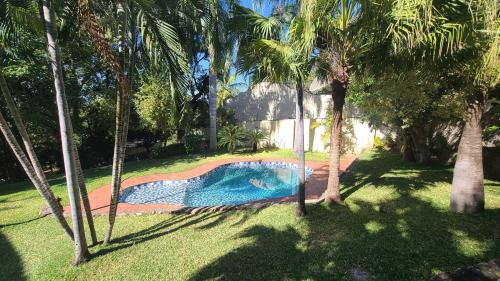 Πισίνα στο ή κοντά στο Charming 3 bedroom guesthouse - 2300