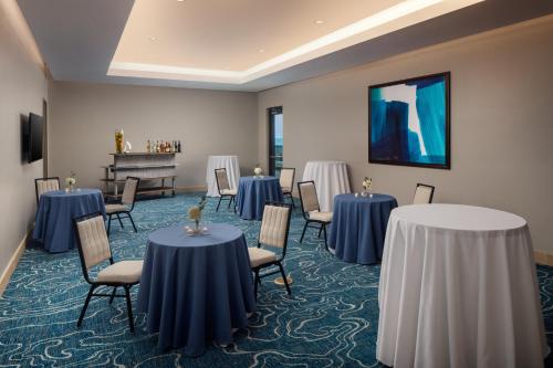 TV o dispositivi per l'intrattenimento presso Embassy Suites By Hilton Gulf Shores Beach Resort