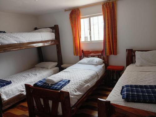 Postel nebo postele na pokoji v ubytování Hotel Maderanegra By Huasicama