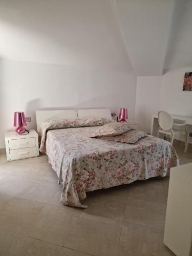 a bedroom with a bed and two lamps and chairs at Forte Stagio Stagi in Forte dei Marmi