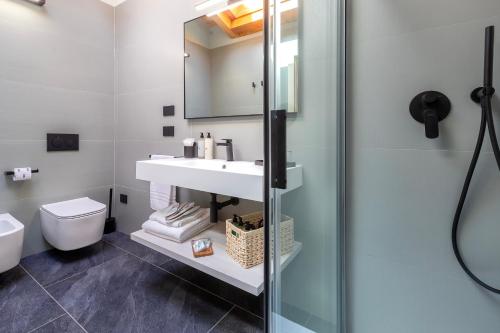 Ένα μπάνιο στο Mesbeglia Luxury Rooms