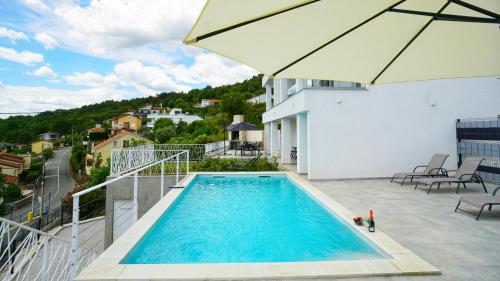 Val Apartment - Four Seasons Escape in Opatija Hillside
