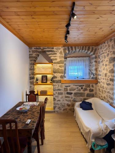 TSAGARIKO ROOMS - The old shoemaker's shop of the village