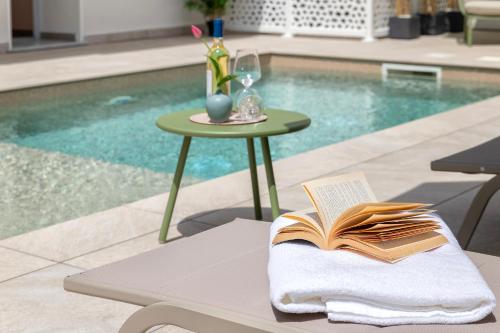 Πισίνα στο ή κοντά στο Mesbeglia Luxury Rooms