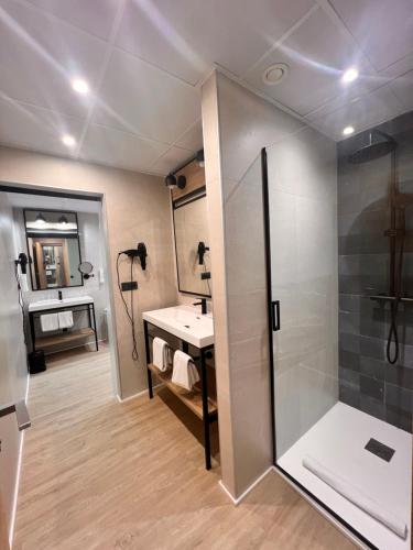 a bathroom with a shower and a sink at Hotel Maya Alicante in Alicante