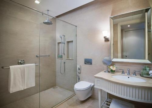 Bilik mandi di Oriental Residence Bangkok
