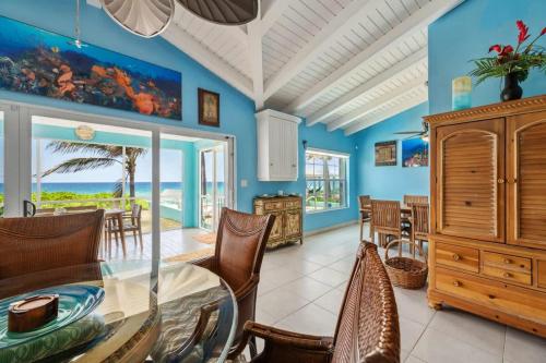 Гостиная зона в Blue Vista Villa 5BR Sleeps 16
