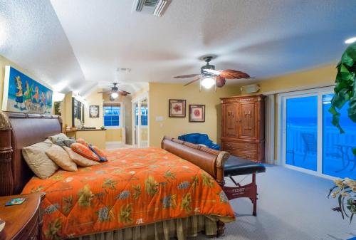 a bedroom with a bed and a ceiling fan at Parrot-ise 4 Bedroom Villa in Brinkleys