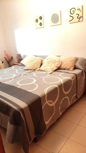 a large bed with a blanket on top of it at Apartamento Mediterráneo in Benicàssim