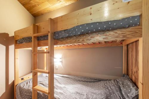 Studios & Appartements Ski aux Pieds - Val Thorensにあるベッド