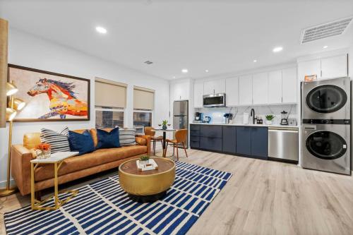 Η κουζίνα ή μικρή κουζίνα στο Prime Location - Stylish 1BR Retreat in Bishop Arts
