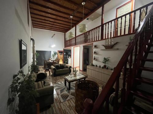 a living room with a couch and a table at El Relajo de Santa Cruz in Estación Colchagua