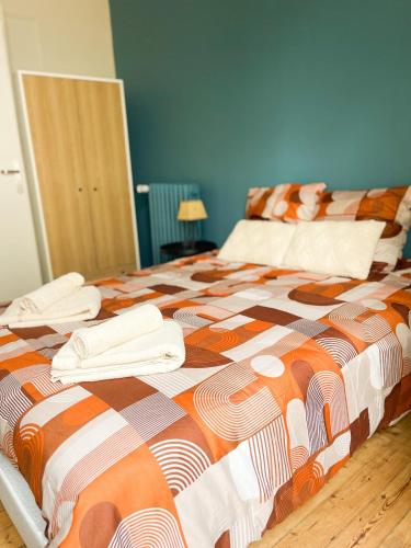 Postel nebo postele na pokoji v ubytování Le Sablésien 4 personnes,salon et cuisine entre centre ville et gare